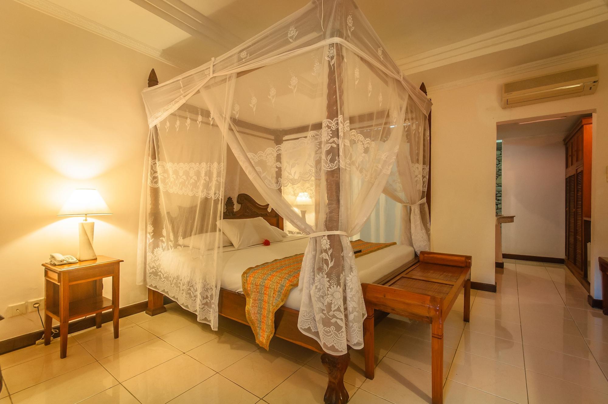 Resort Sahadewa & 4*